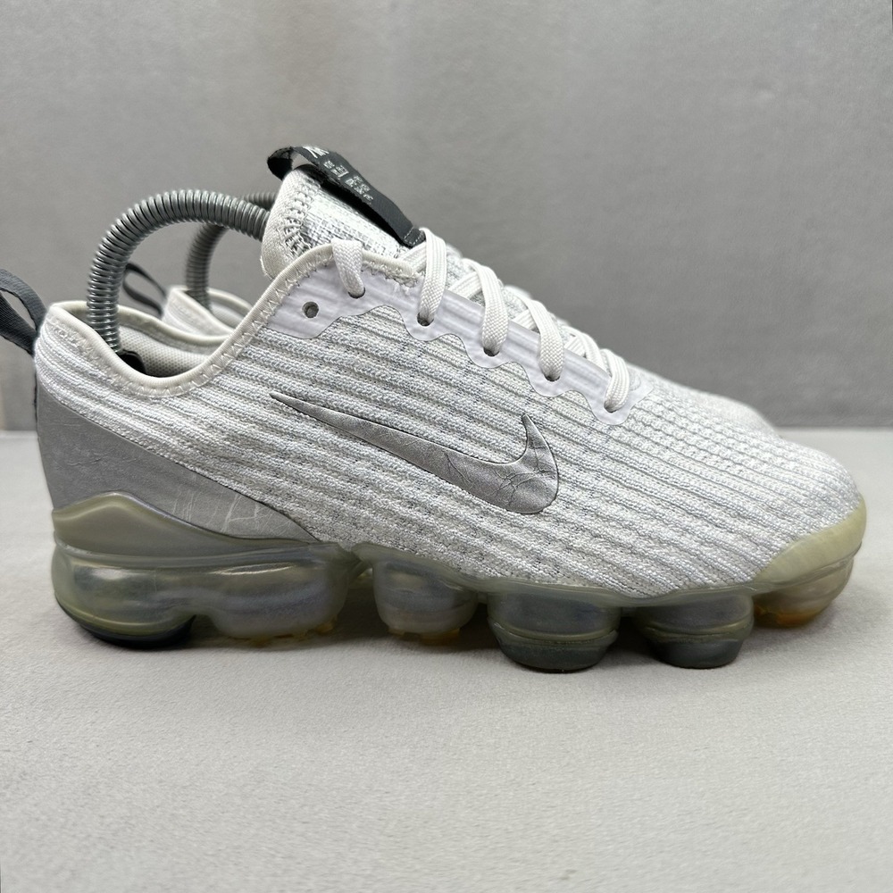 Womens 7 / 5.5Y Nike Air VaporMax Flyknit 3 Shoes White Silver Athletic Sneaker